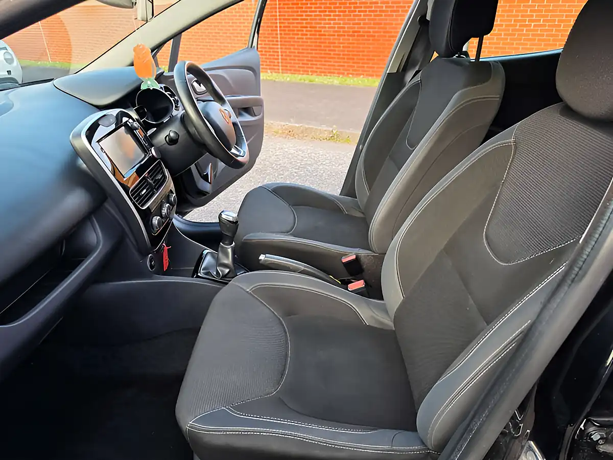 Used 2017 Renault Clio Dynamique Nav Eco Black - Interior and Exterior details 14