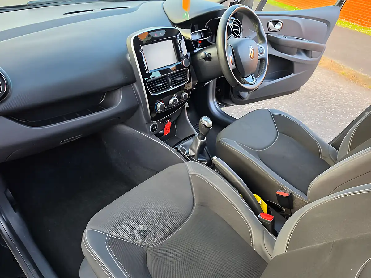 Used 2017 Renault Clio Dynamique Nav Eco Black - Interior and Exterior details 15