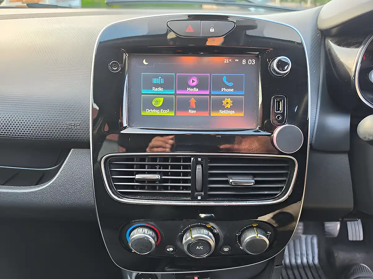 Used 2017 Renault Clio Dynamique Nav Eco Black - Interior and Exterior details 17