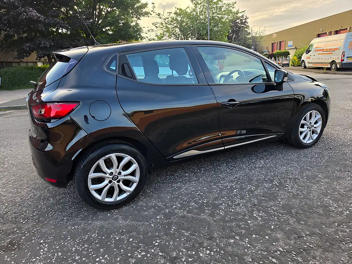 Used 2017 Renault Clio Dynamique Nav Eco Black - Interior and Exterior details 6