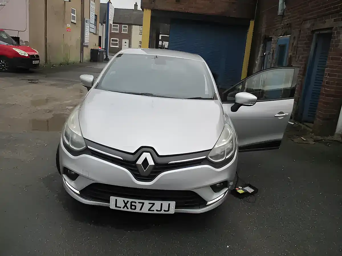 Used 2017 Renault Clio Dynamique Nav Eco Silver - Front View