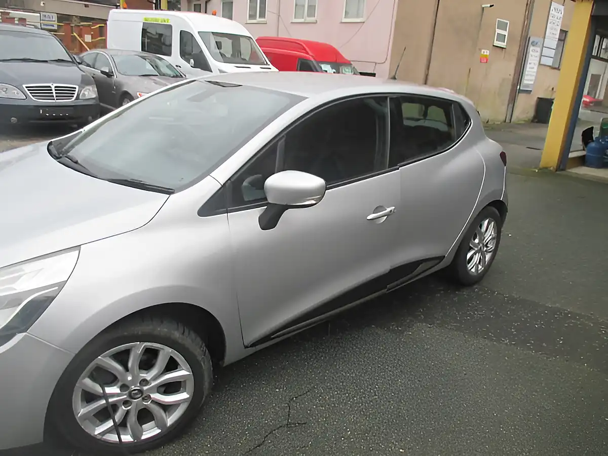 Used 2017 Renault Clio Dynamique Nav Eco Silver - Interior and Exterior details 3