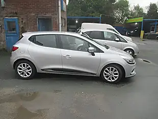 Used 2017 Renault Clio Dynamique Nav Eco Silver - Interior and Exterior details 4