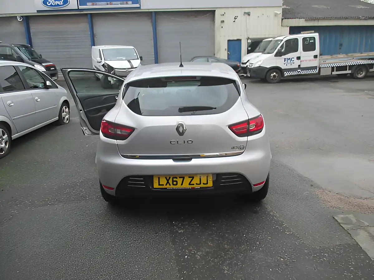 Used 2017 Renault Clio Dynamique Nav Eco Silver - Interior and Exterior details 5