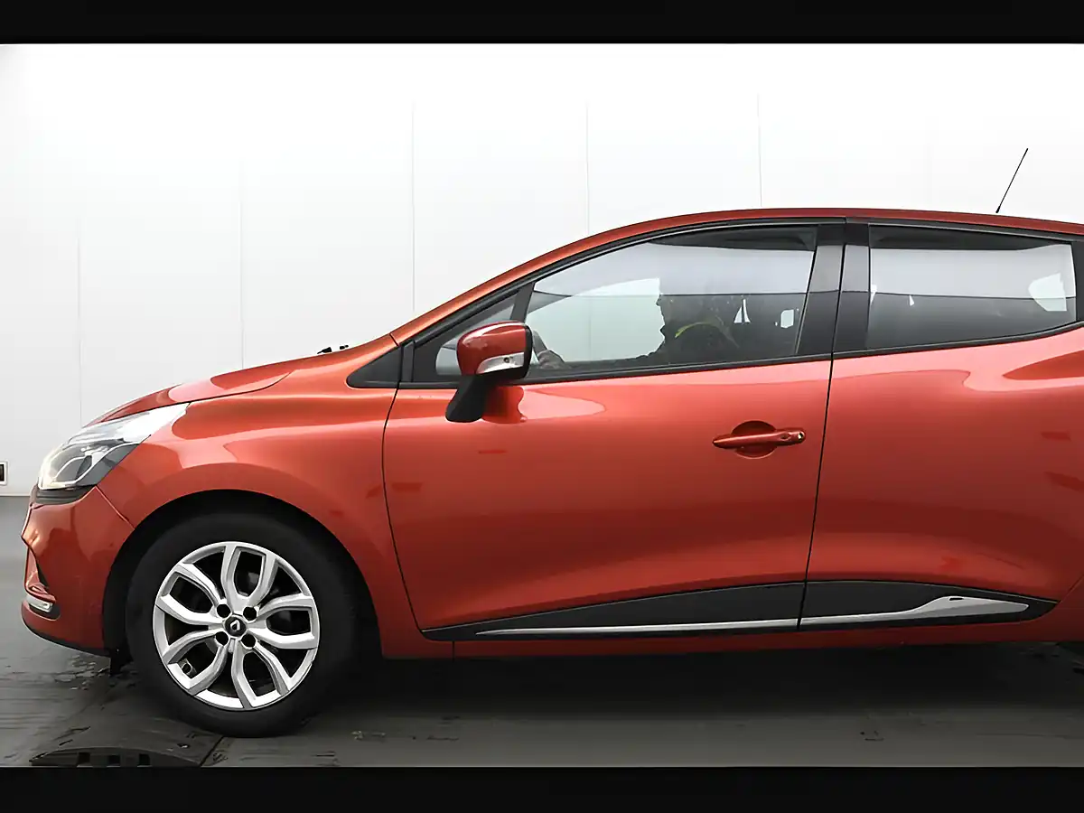 Used 2017 Renault Clio Dynamique Nav Flame Red - Interior and Exterior details 11
