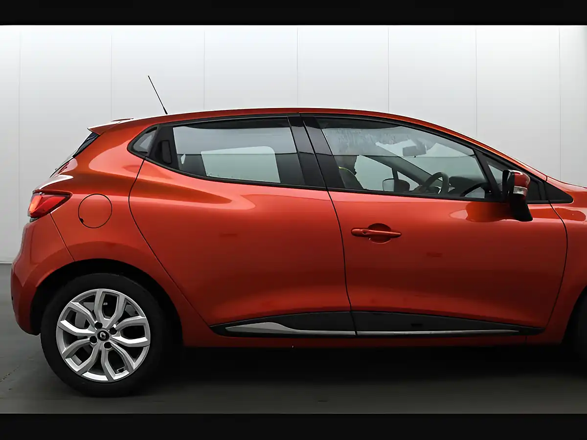 Used 2017 Renault Clio Dynamique Nav Flame Red - Interior and Exterior details 12