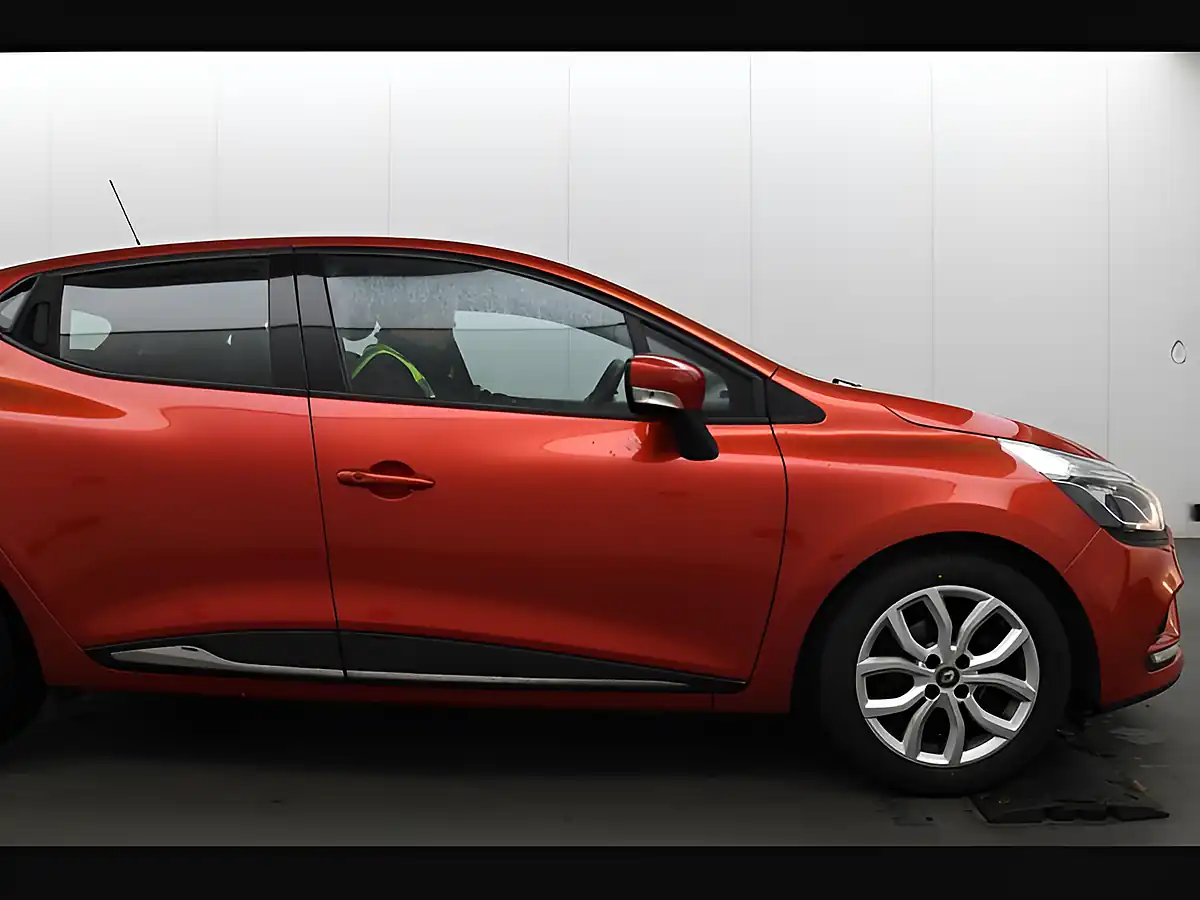 Used 2017 Renault Clio Dynamique Nav Flame Red - Interior and Exterior details 16