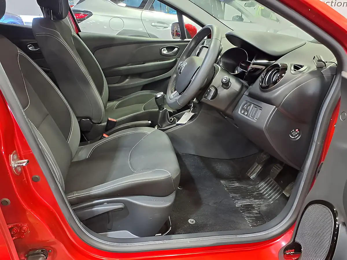 Used 2017 Renault Clio Dynamique Nav Flame Red - Interior and Exterior details 17