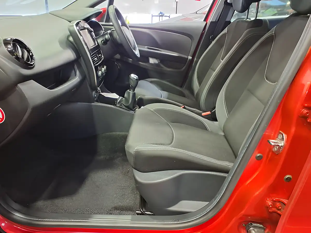Used 2017 Renault Clio Dynamique Nav Flame Red - Interior and Exterior details 20