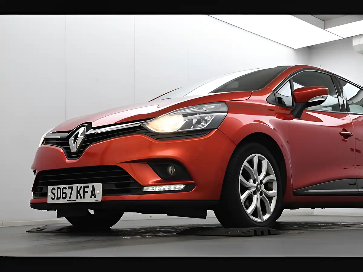 Used 2017 Renault Clio Dynamique Nav Flame Red - Interior and Exterior details 6