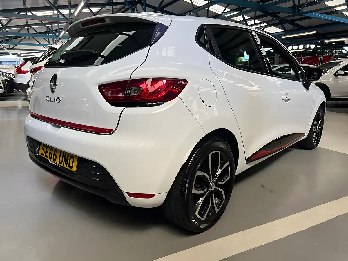 Used 2017 Renault Clio Dynamique Nav Glacier White - Interior and Exterior details 10