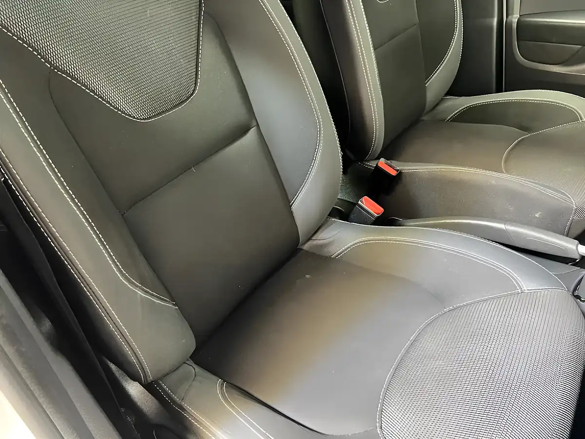 Used 2017 Renault Clio Dynamique Nav Glacier White - Interior and Exterior details 18