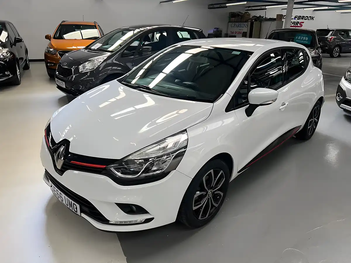 Used 2017 Renault Clio Dynamique Nav Glacier White - Interior and Exterior details 2