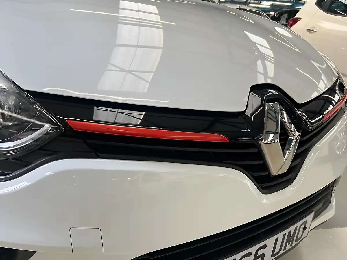 Used 2017 Renault Clio Dynamique Nav Glacier White - Interior and Exterior details 20