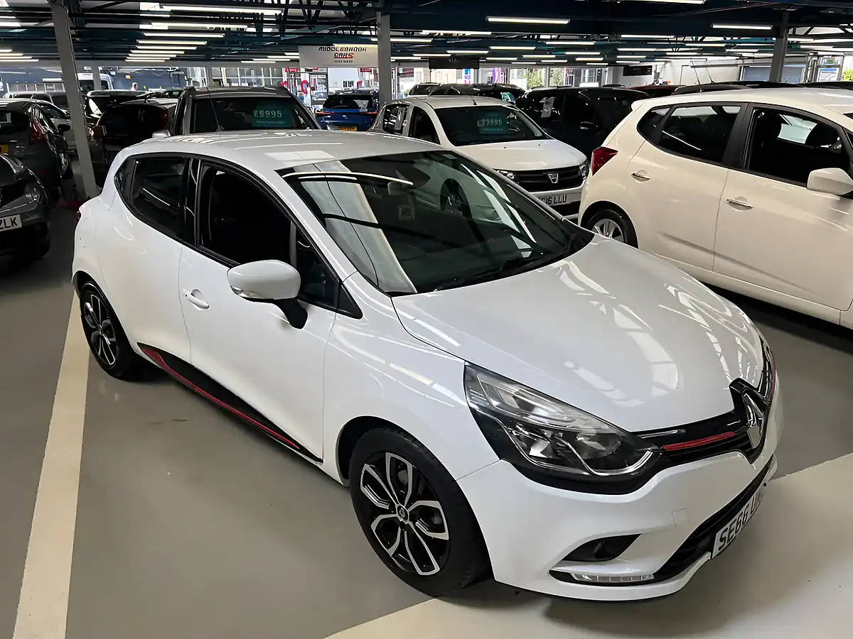 Used 2017 Renault Clio Dynamique Nav Glacier White - Interior and Exterior details 4