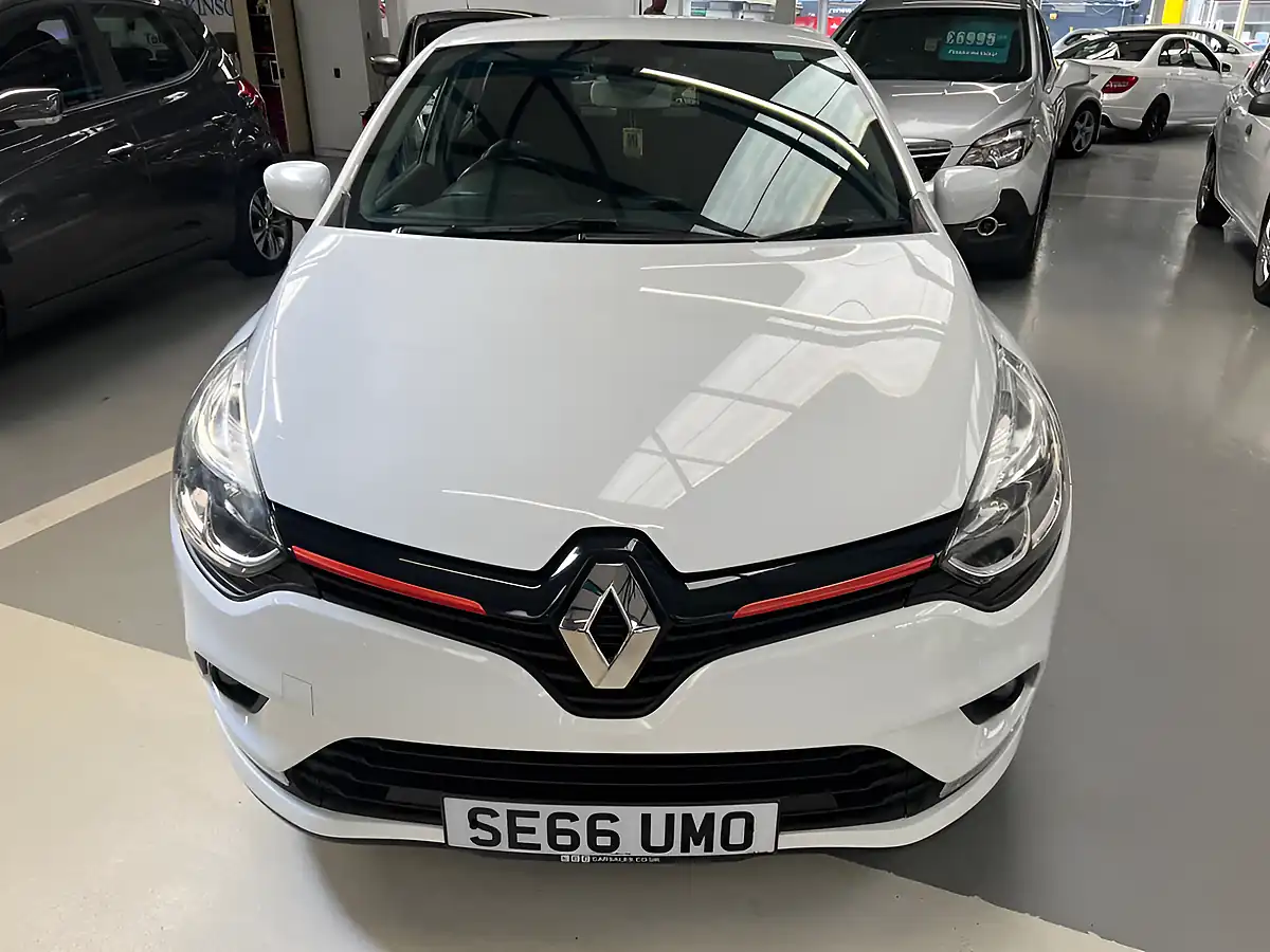 Used 2017 Renault Clio Dynamique Nav Glacier White - Interior and Exterior details 5