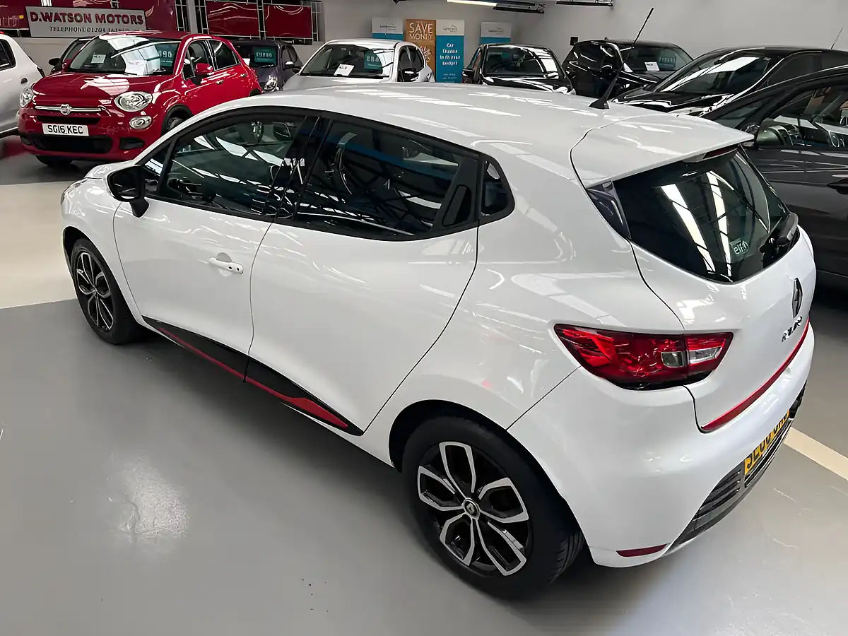 Used 2017 Renault Clio Dynamique Nav Glacier White - Interior and Exterior details 6