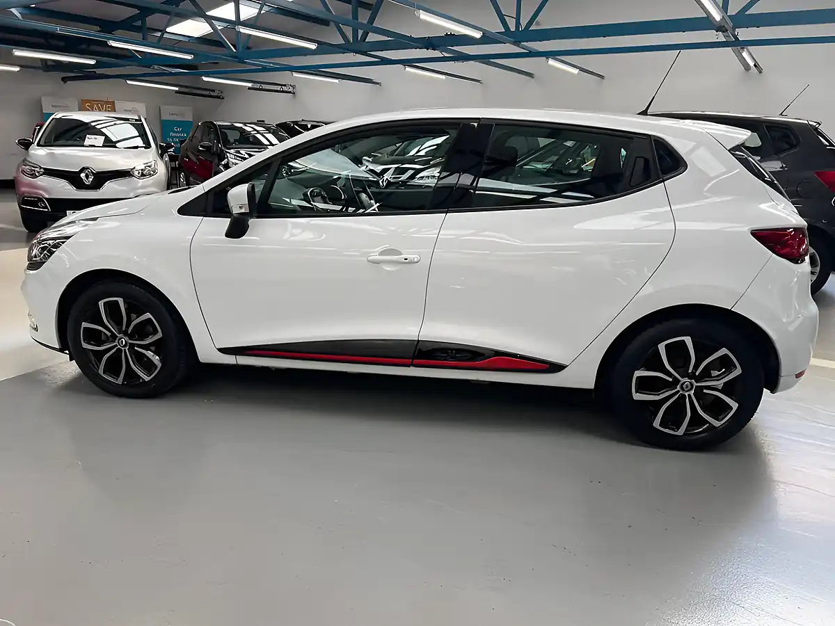 Used 2017 Renault Clio Dynamique Nav Glacier White - Interior and Exterior details 8