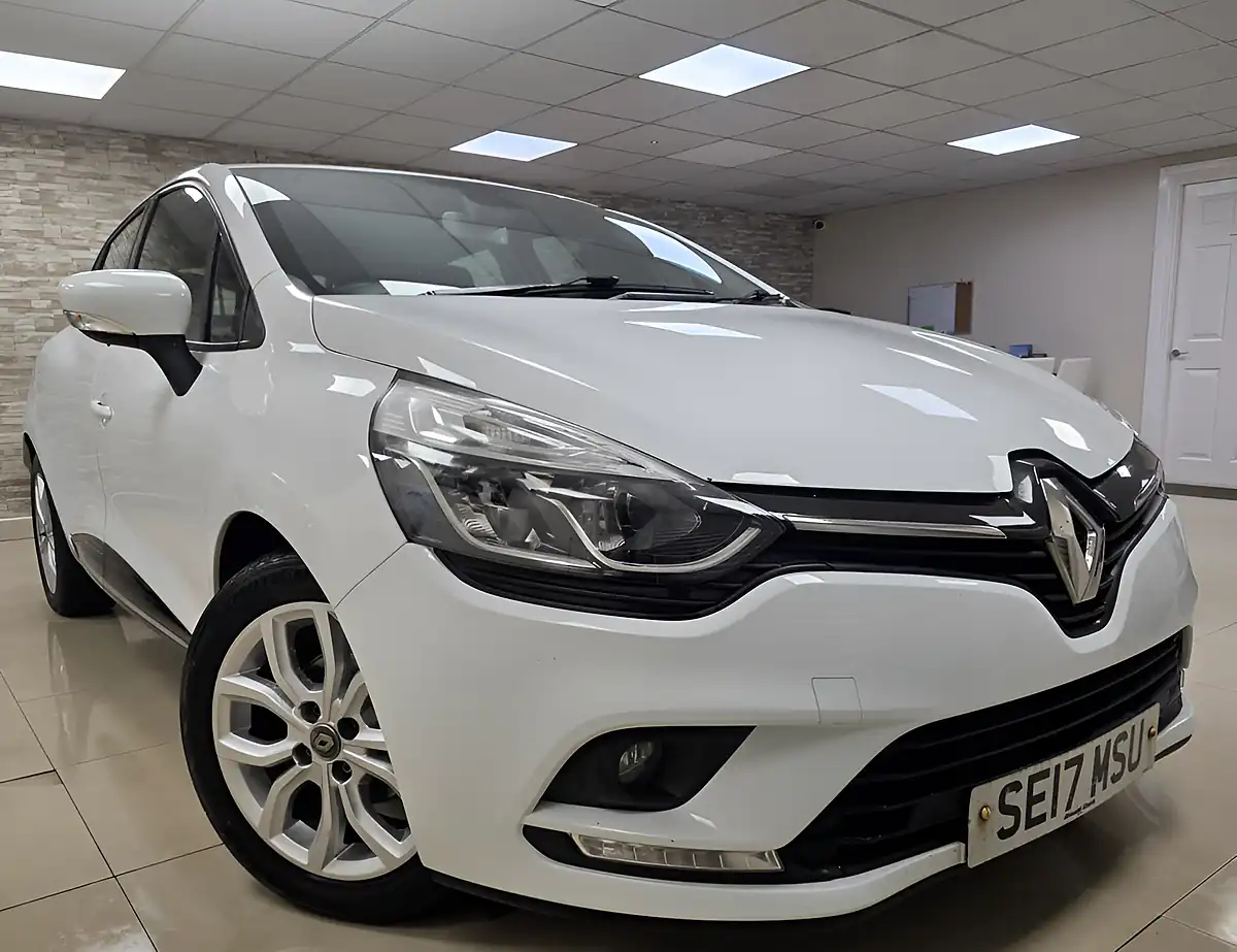 Used 2017 Renault Clio Dynamique Nav Glacier White - Front View
