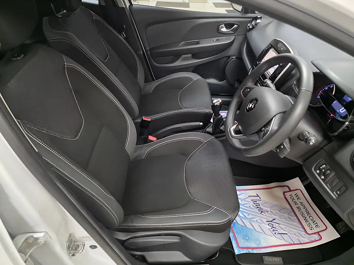 Used 2017 Renault Clio Dynamique Nav Glacier White - Interior and Exterior details 13