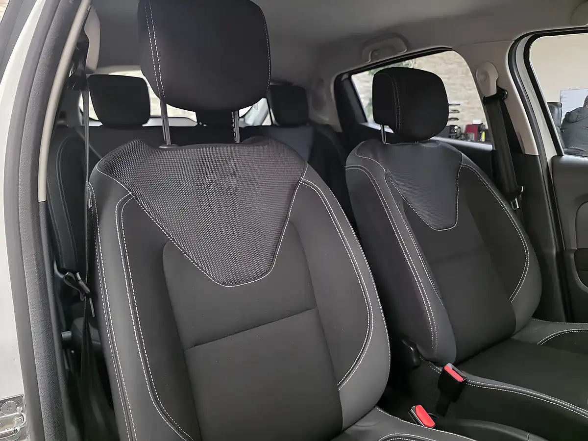 Used 2017 Renault Clio Dynamique Nav Glacier White - Interior and Exterior details 14