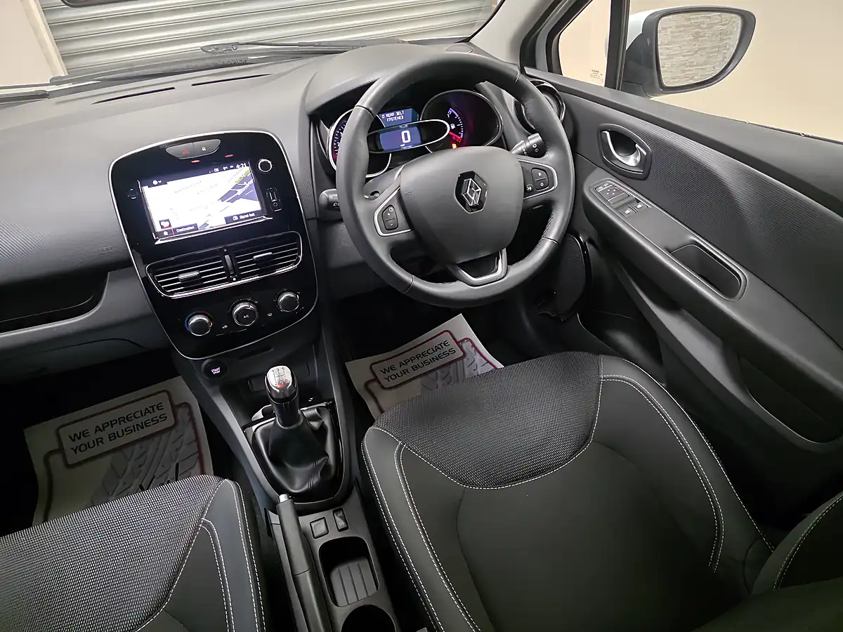 Used 2017 Renault Clio Dynamique Nav Glacier White - Interior and Exterior details 16