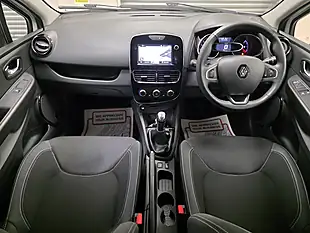 Used 2017 Renault Clio Dynamique Nav Glacier White - Interior and Exterior details 17