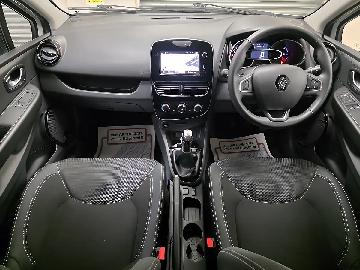 Used 2017 Renault Clio Dynamique Nav Glacier White - Interior and Exterior details 17