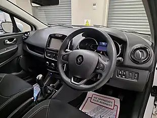 Used 2017 Renault Clio Dynamique Nav Glacier White - Interior and Exterior details 4