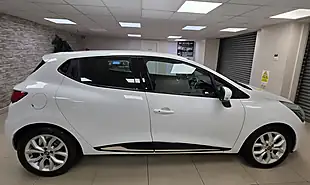 Used 2017 Renault Clio Dynamique Nav Glacier White - Interior and Exterior details 7