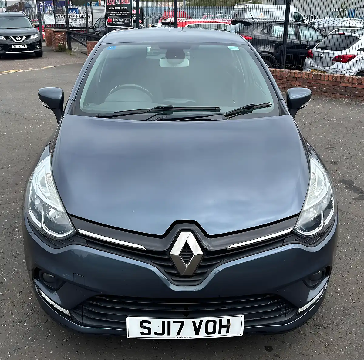 Used 2017 Renault Clio Dynamique Nav Grey - Interior and Exterior details 9