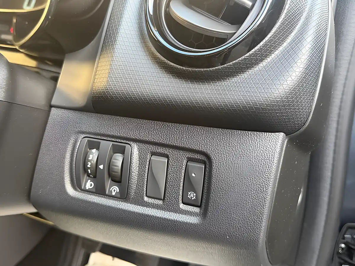Used 2017 Renault Clio Dynamique Nav Grey - Interior and Exterior details 14