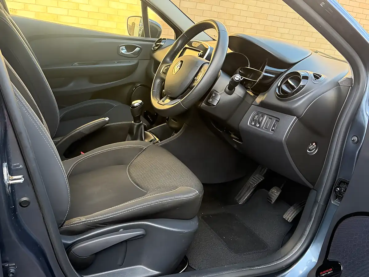 Used 2017 Renault Clio Dynamique Nav Grey - Interior and Exterior details 15