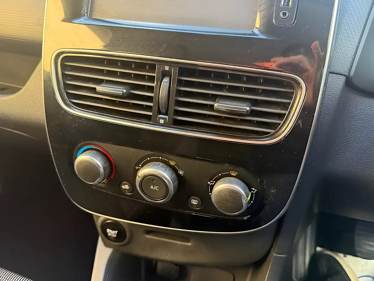 Used 2017 Renault Clio Dynamique Nav Grey - Interior and Exterior details 17