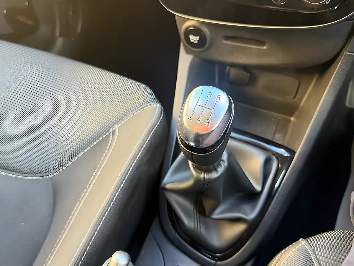 Used 2017 Renault Clio Dynamique Nav Grey - Interior and Exterior details 18