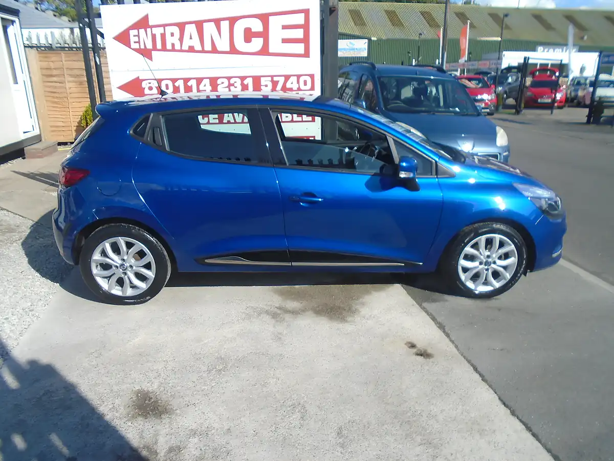 Used 2017 Renault Clio Dynamique Nav Iron Blue - Interior and Exterior details 6
