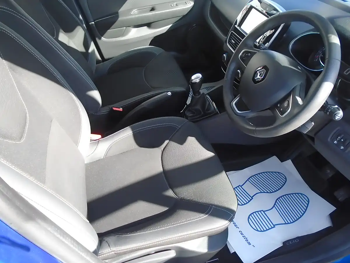 Used 2017 Renault Clio Dynamique Nav Iron Blue - Interior and Exterior details 9