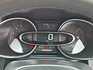 Used 2017 Renault Clio Dynamique Nav Mars Red - Interior and Exterior details 13