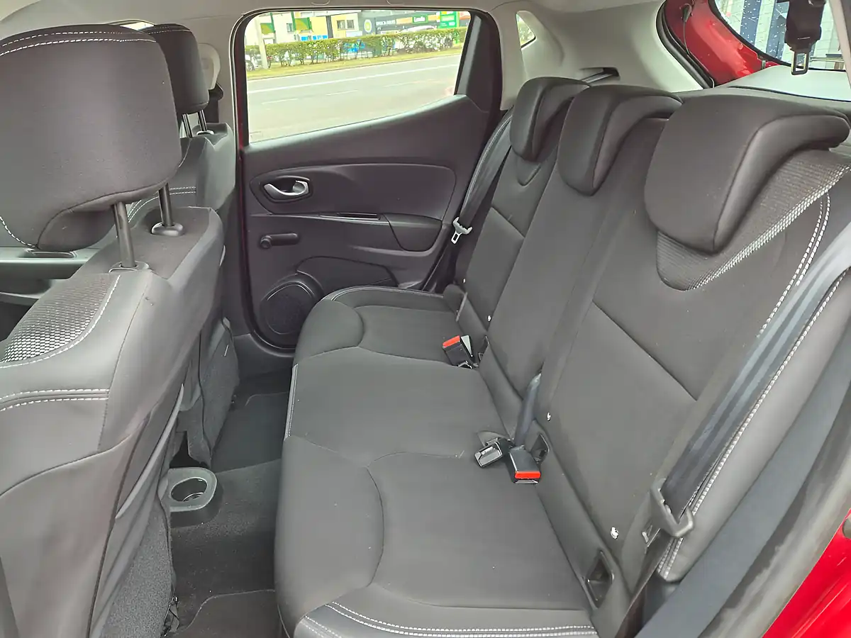 Used 2017 Renault Clio Dynamique Nav Mars Red - Interior and Exterior details 15