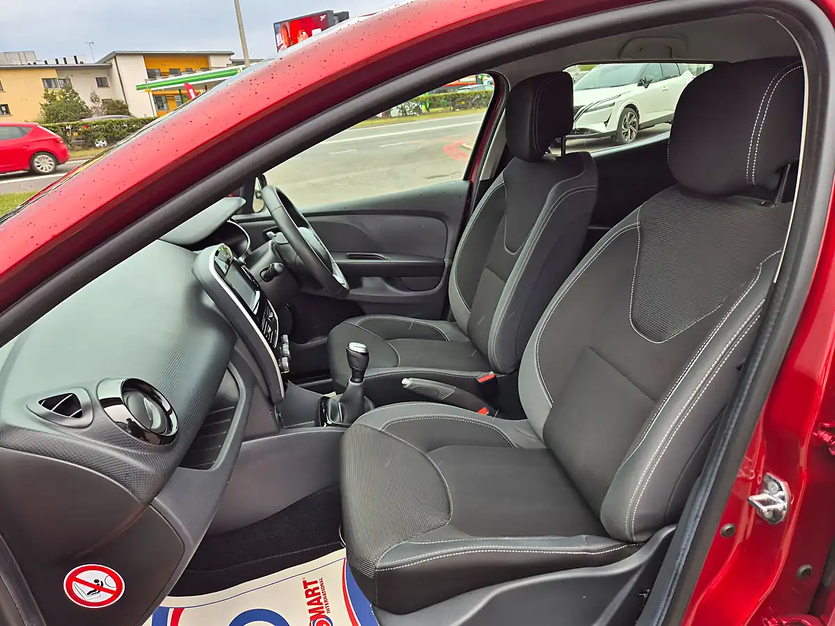 Used 2017 Renault Clio Dynamique Nav Mars Red - Interior and Exterior details 17