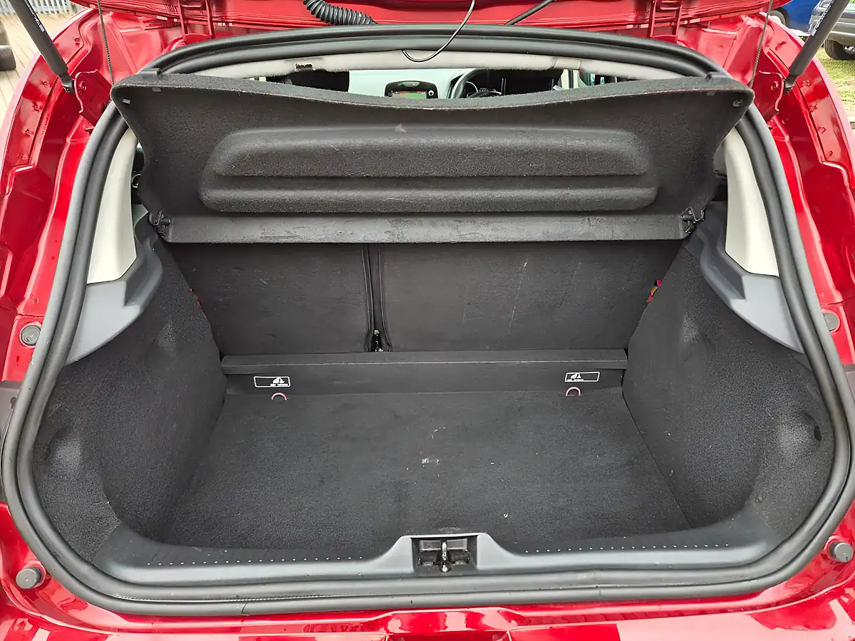 Used 2017 Renault Clio Dynamique Nav Mars Red - Interior and Exterior details 18