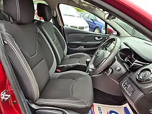 Used 2017 Renault Clio Dynamique Nav Mars Red - Interior and Exterior details 7