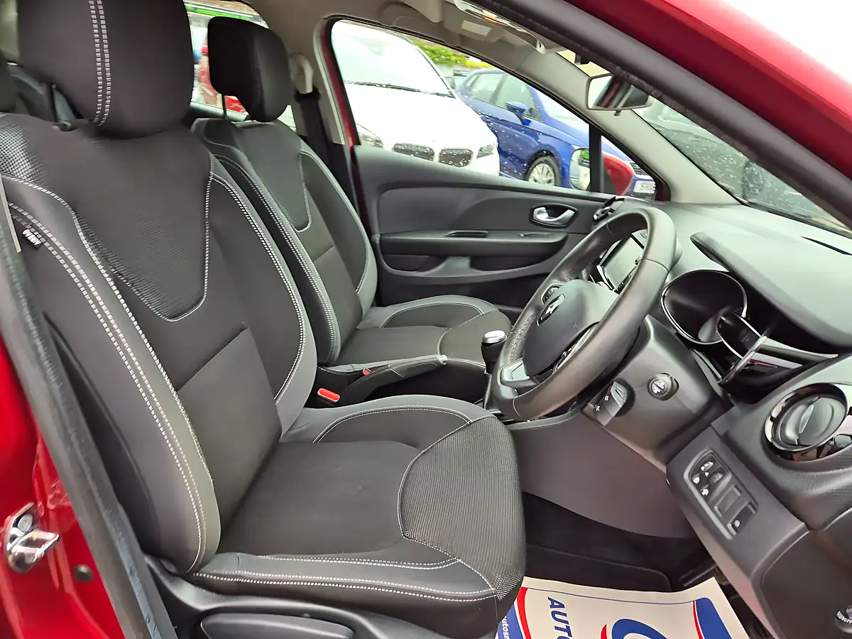 Used 2017 Renault Clio Dynamique Nav Mars Red - Interior and Exterior details 7
