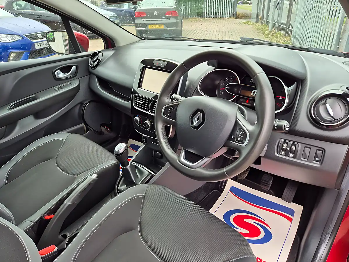Used 2017 Renault Clio Dynamique Nav Mars Red - Interior and Exterior details 8