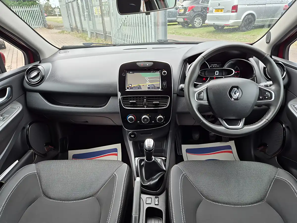 Used 2017 Renault Clio Dynamique Nav Mars Red - Interior and Exterior details 9