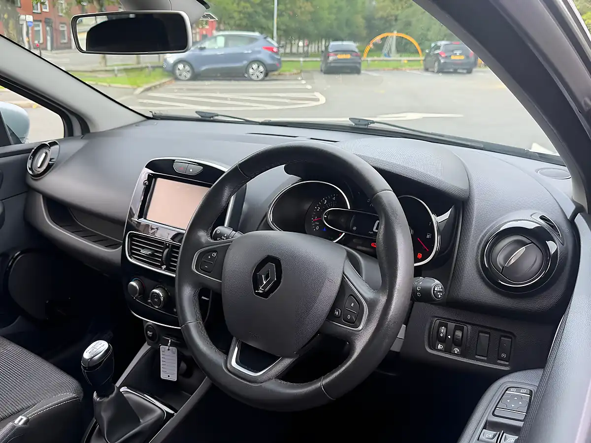 Used 2017 Renault Clio Dynamique Nav Mercury - Interior and Exterior details 14