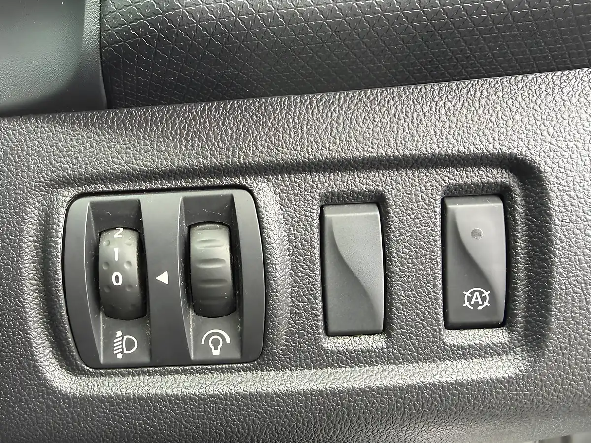 Used 2017 Renault Clio Dynamique Nav Mercury - Interior and Exterior details 15