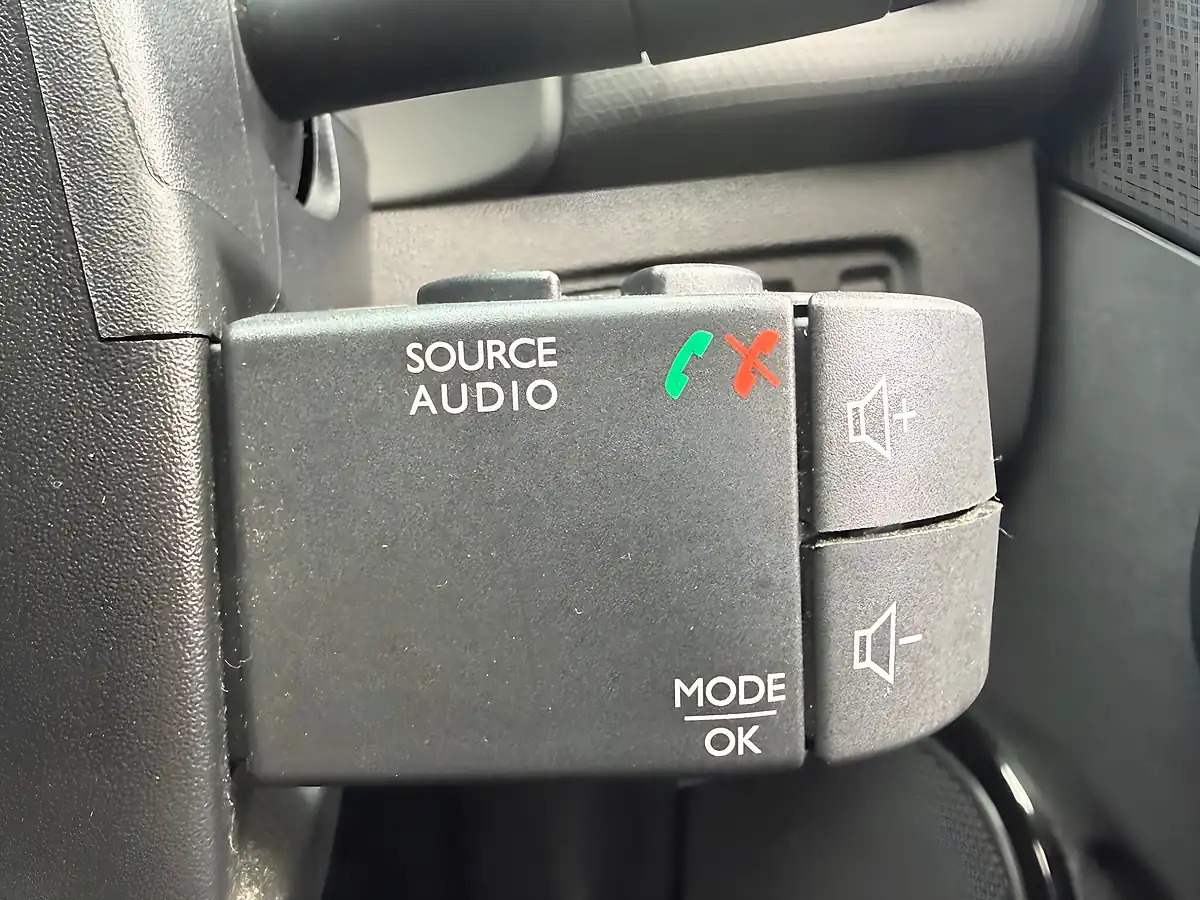 Used 2017 Renault Clio Dynamique Nav Mercury - Interior and Exterior details 16
