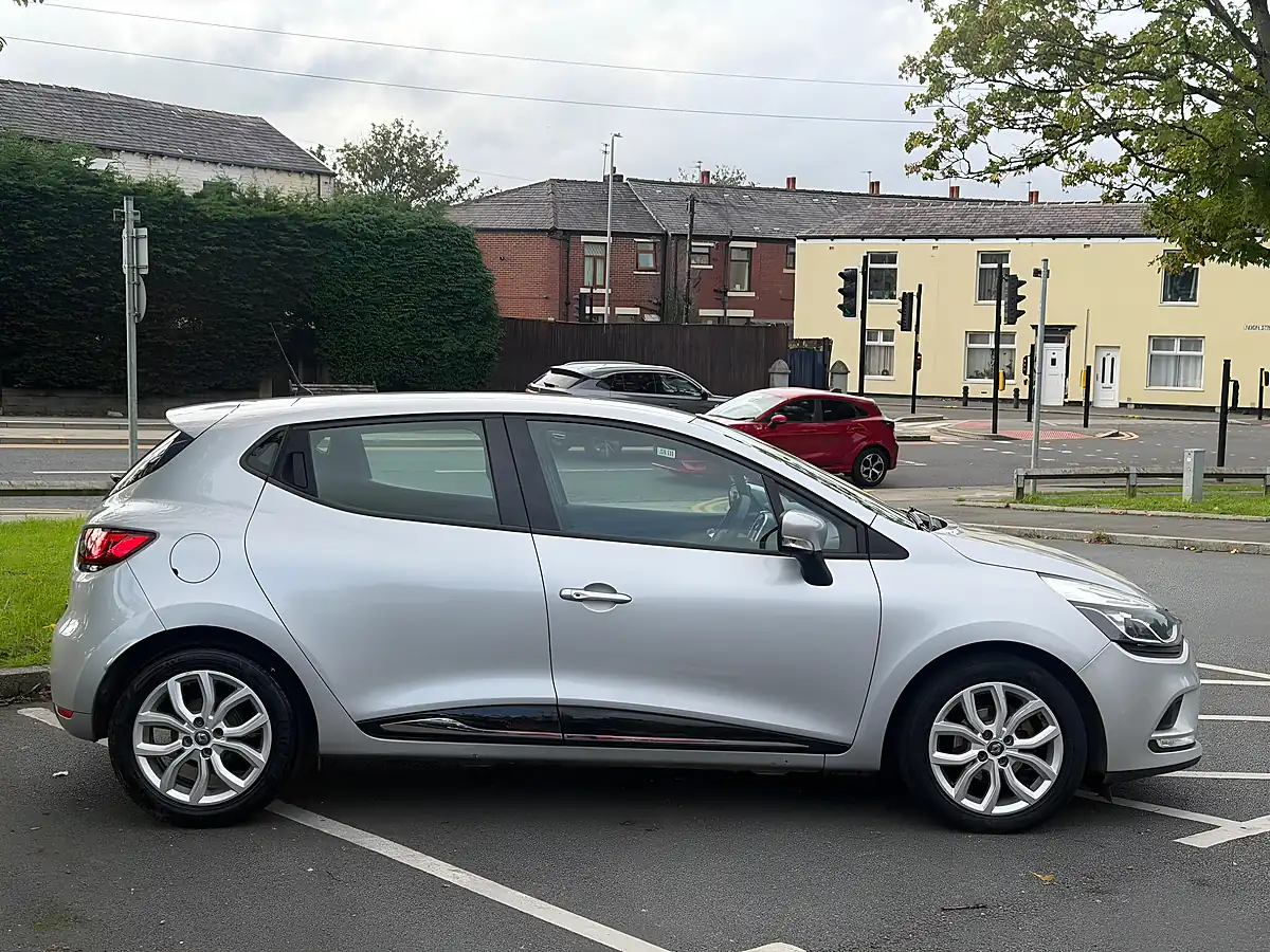 Used 2017 Renault Clio Dynamique Nav Mercury - Interior and Exterior details 7