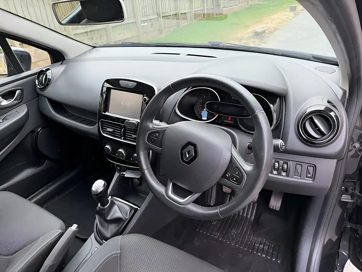 Used 2017 Renault Clio Dynamique Nav Noir - Interior and Exterior details 16